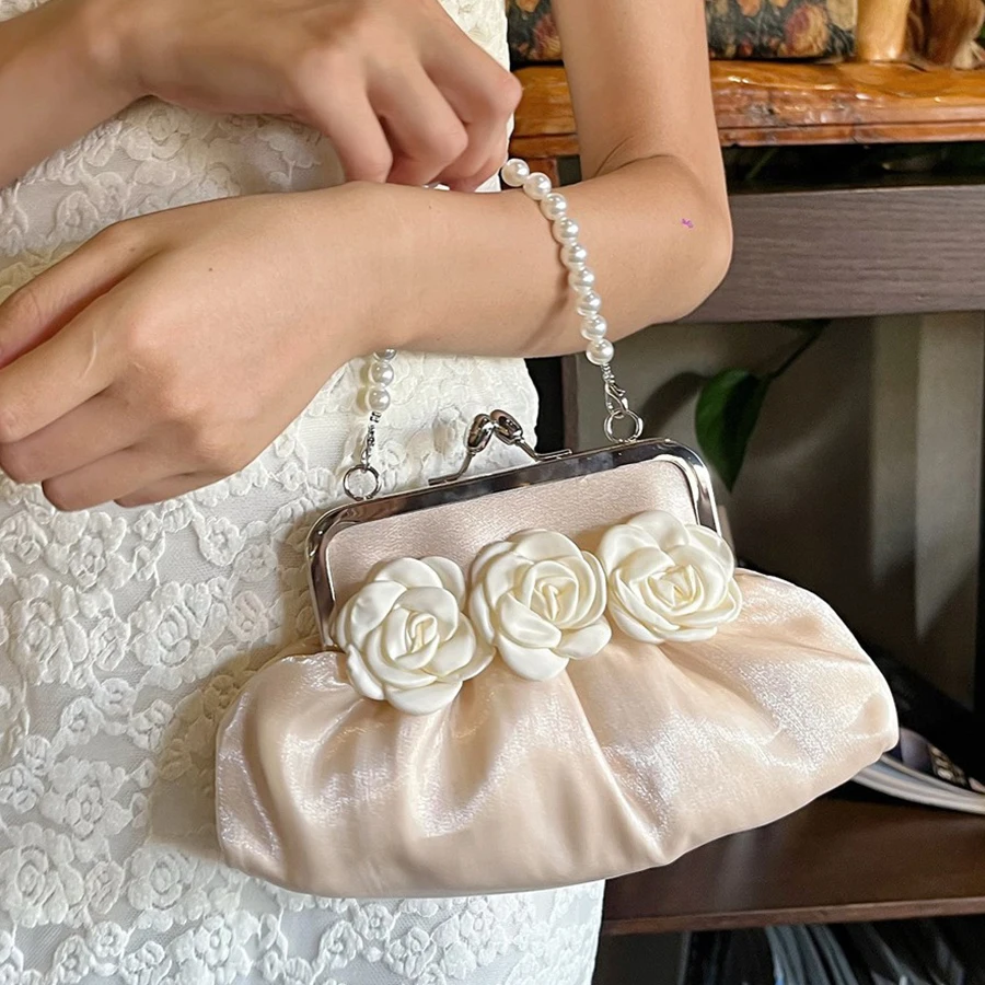 Bead Handle Velvet Clutch Bag with Removable Shoulder Strap, Women's Flower Shell Clip Bag, Design Handbag Purses Champagne Sac
Bead Handle Velvet Clutch Bag with Removable Shoulder Strap, Women's Flower Shell Clip Bag, Design Handbag Purses Champagne Sac