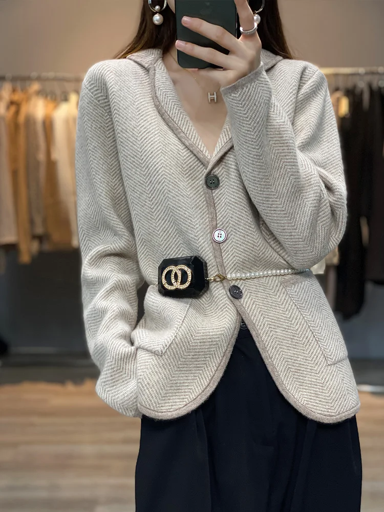 Autumn Winter Women Pure Cashmere Wool Suit Coat Sweater Casual Knitted Tailored Collar Cardigan Thickening Outwear Soft Jacket
Autumn Winter Women Pure Cashmere Wool Suit Coat Sweater Casual Knitted Tailored Collar Cardigan Thickening Outwear Soft Jacket