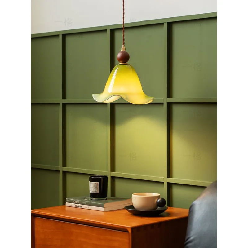 French vintage style bedroom bedside chandelier vintage high-end glass flower entrance master bedroom bay window
French vintage style bedroom bedside chandelier vintage high-end glass flower entrance master bedroom bay window