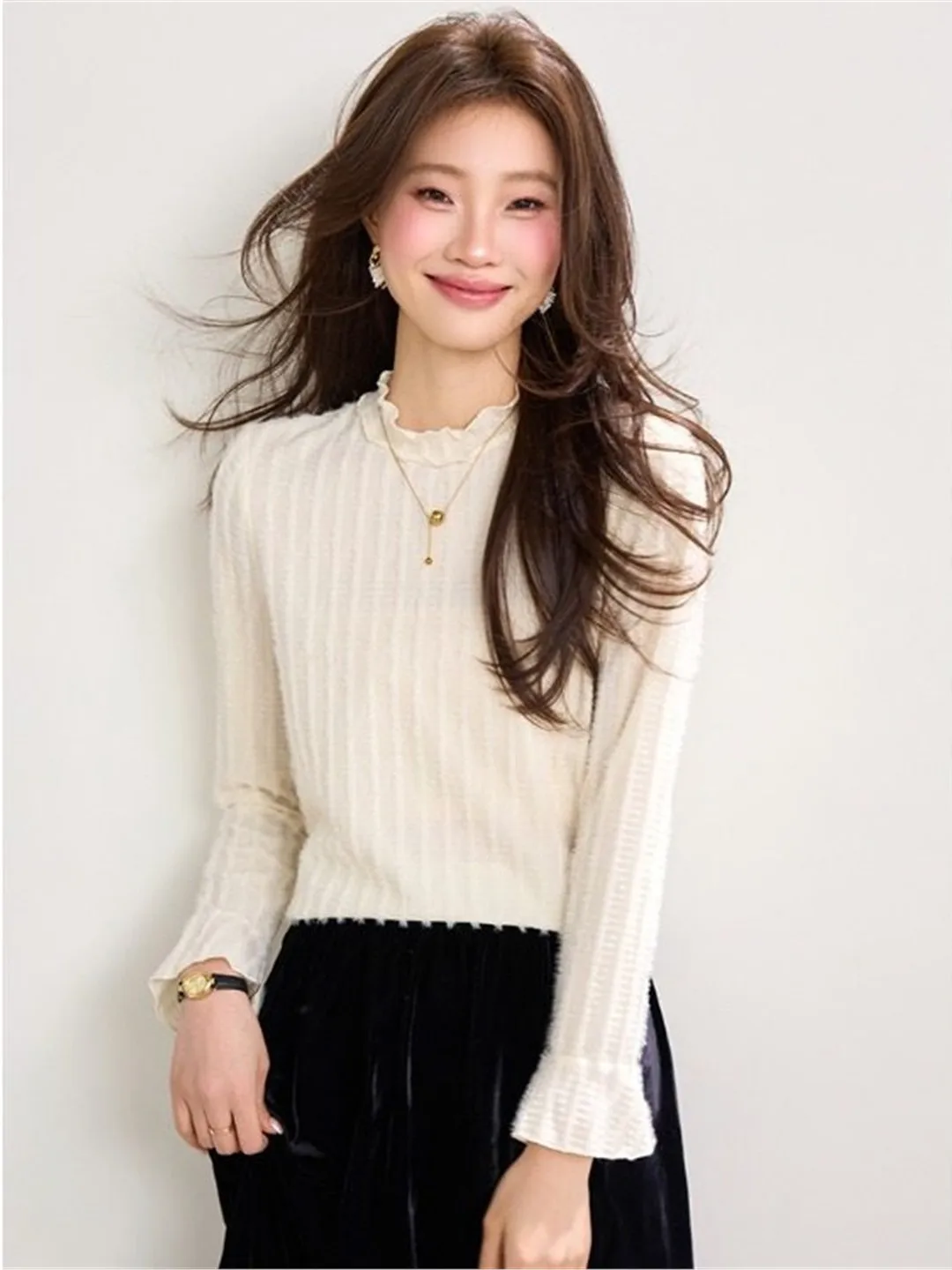 French Style Knitted T-Shirt Women's Spring Fashion Bell Sleeve Base Shirt Inner Wear Lace Trim Long Sleeve Knitted Top
French Style Knitted T-Shirt Women's Spring Fashion Bell Sleeve Base Shirt Inner Wear Lace Trim Long Sleeve Knitted Top