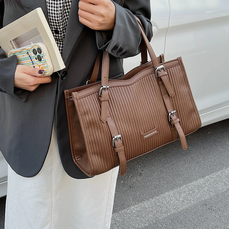 Модные большие сумки-тоут для поездок на работу, дизайнерские плиссированные сумки через плечо в полоску, высококачественная сумка-кроссбоди из искусственной кожи, сумки для поездок на работу
Модные большие сумки-тоут для поездок на работу, дизайнерские плиссированные сумки через плечо в полоску, высококачественная сумка-кроссбоди из искусственной кожи, сумки для поездок на работу