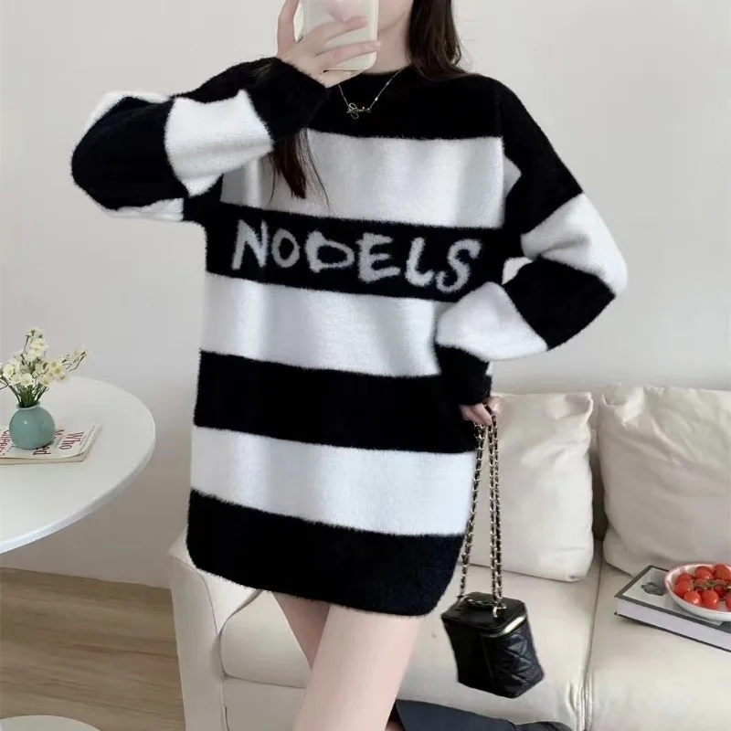 2024 Autumn and Winter New Knitted Sweater Long Letter Jacquard Crew-neck Knitted Sweater Top
2024 Autumn and Winter New Knitted Sweater Long Letter Jacquard Crew-neck Knitted Sweater Top