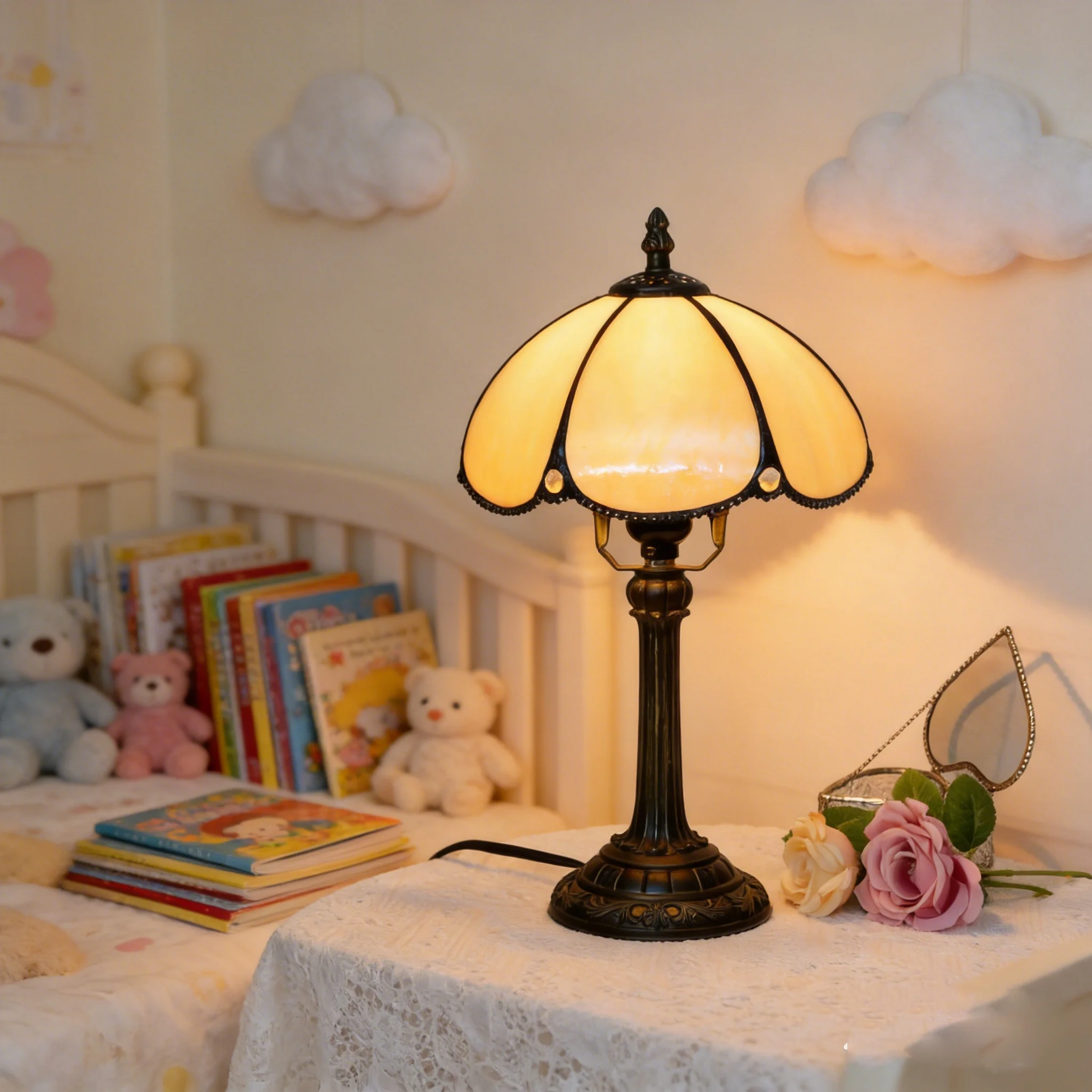 Tiffany Table Lamp Modern Style Stained Glass Table Light Yellow Desk Lamp Beside Reading Lamp for Living Room Bedroom Office
Tiffany Table Lamp Modern Style Stained Glass Table Light Yellow Desk Lamp Beside Reading Lamp for Living Room Bedroom Office