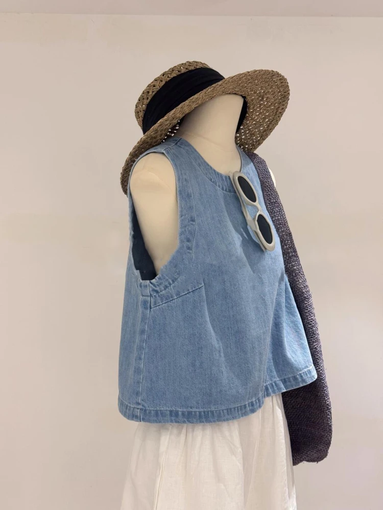 Корейский летний женский топ-майка без рукавов, повседневный, с круглым вырезом, новый, с оригинальным дизайном, укороченный
Корейский летний женский топ-майка без рукавов, повседневный, с круглым вырезом, новый, с оригинальным дизайном, укороченный