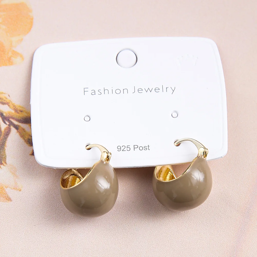 Stylish and exquisite Maillard oil-drip hemispheric earrings, light luxury niche design, high-end basket temperament earrings
Stylish and exquisite Maillard oil-drip hemispheric earrings, light luxury niche design, high-end basket temperament earrings