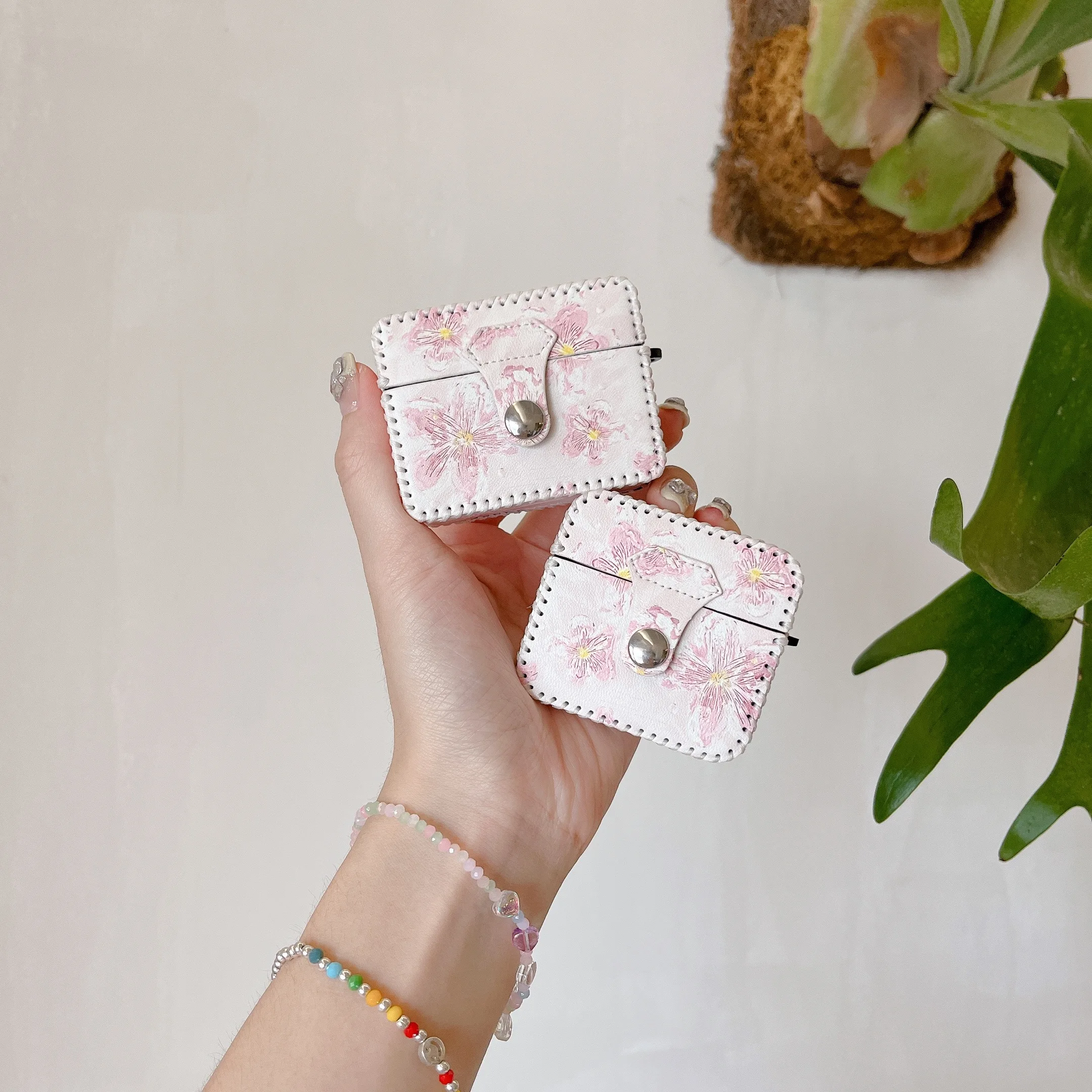 Pink Flowers Oil Painting PU Leather Earphone Shockproof Case for AirPods 1 2 3 (2021) Pro 2 Earpods Earbuds Cover
Pink Flowers Oil Painting PU Leather Earphone Shockproof Case for AirPods 1 2 3 (2021) Pro 2 Earpods Earbuds Cover