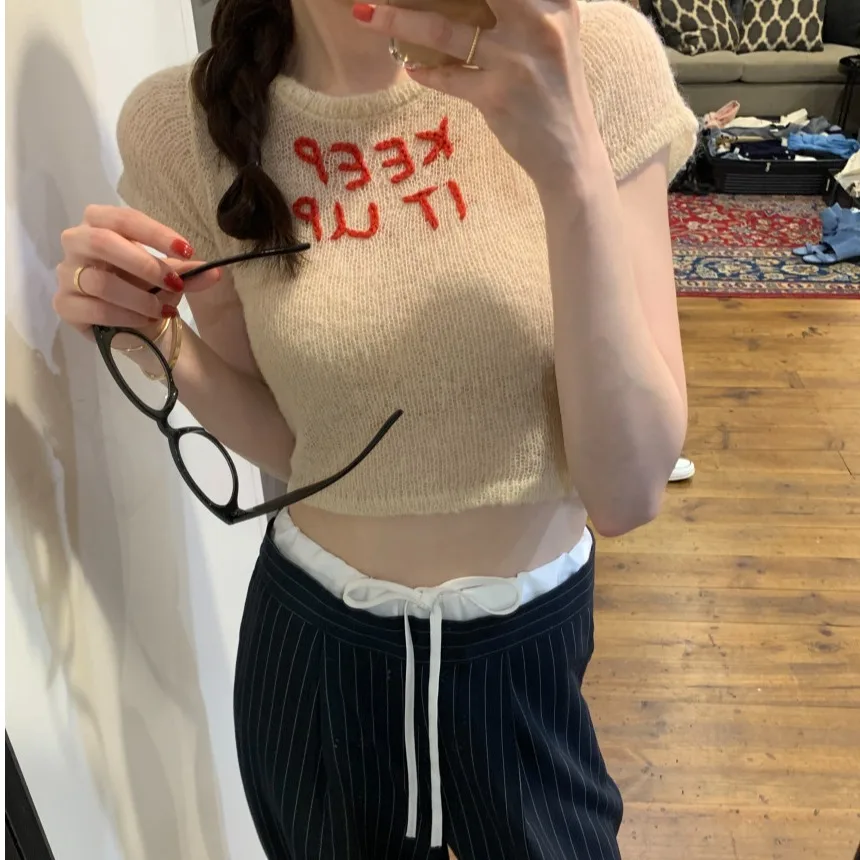 Korean Style Summer New Design Letter Embroidery Short Sleeve Thin Knitted Top Women's Fashion Belly Button Bared round Neck
Korean Style Summer New Design Letter Embroidery Short Sleeve Thin Knitted Top Women's Fashion Belly Button Bared round Neck