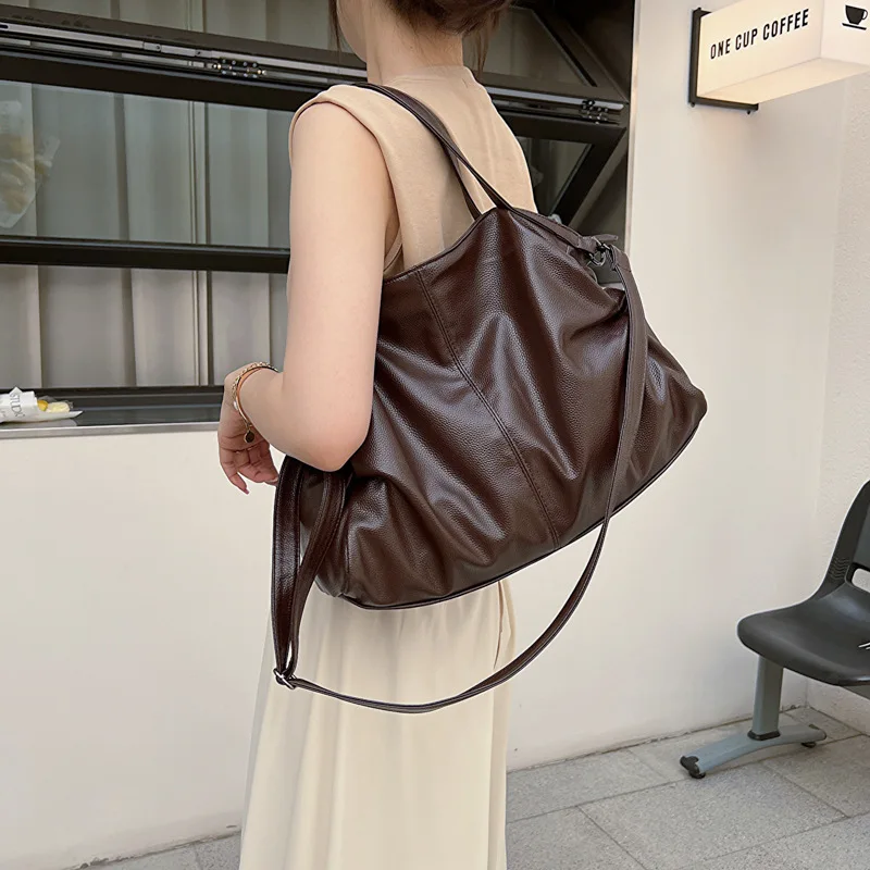 large capacity tote bag leather simple commuter portable women's bag 2024 new fashion versatile single shoulder crossbody bag
large capacity tote bag leather simple commuter portable women's bag 2024 new fashion versatile single shoulder crossbody bag