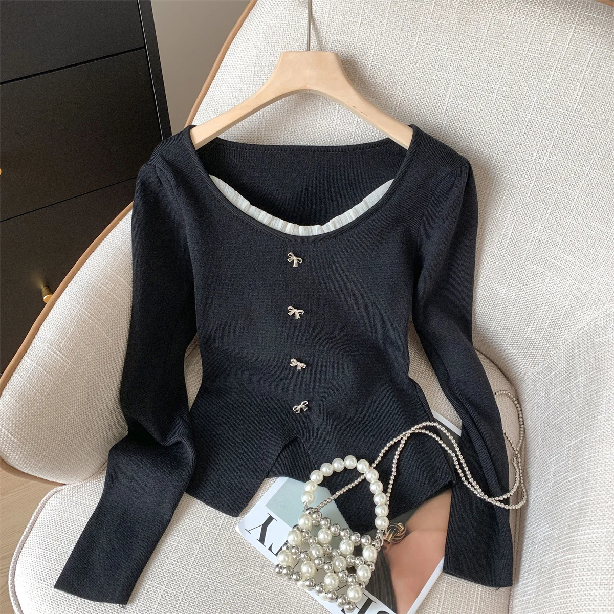 Women's Black Spliced Square Collar Bow Button 2000s French Elegant Basic Long-Sleeved Slim BBase Sweater Autumn And Winter Top
Women's Black Spliced Square Collar Bow Button 2000s French Elegant Basic Long-Sleeved Slim BBase Sweater Autumn And Winter Top