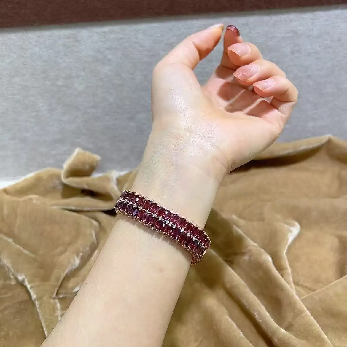 Браслет из натурального граната, двухрядный, 4x6 мм, ювелирные изделия из стерлингового серебра S925 с покрытием из розового золота
Браслет из натурального граната, двухрядный, 4x6 мм, ювелирные изделия из стерлингового серебра S925 с покрытием из розового золота