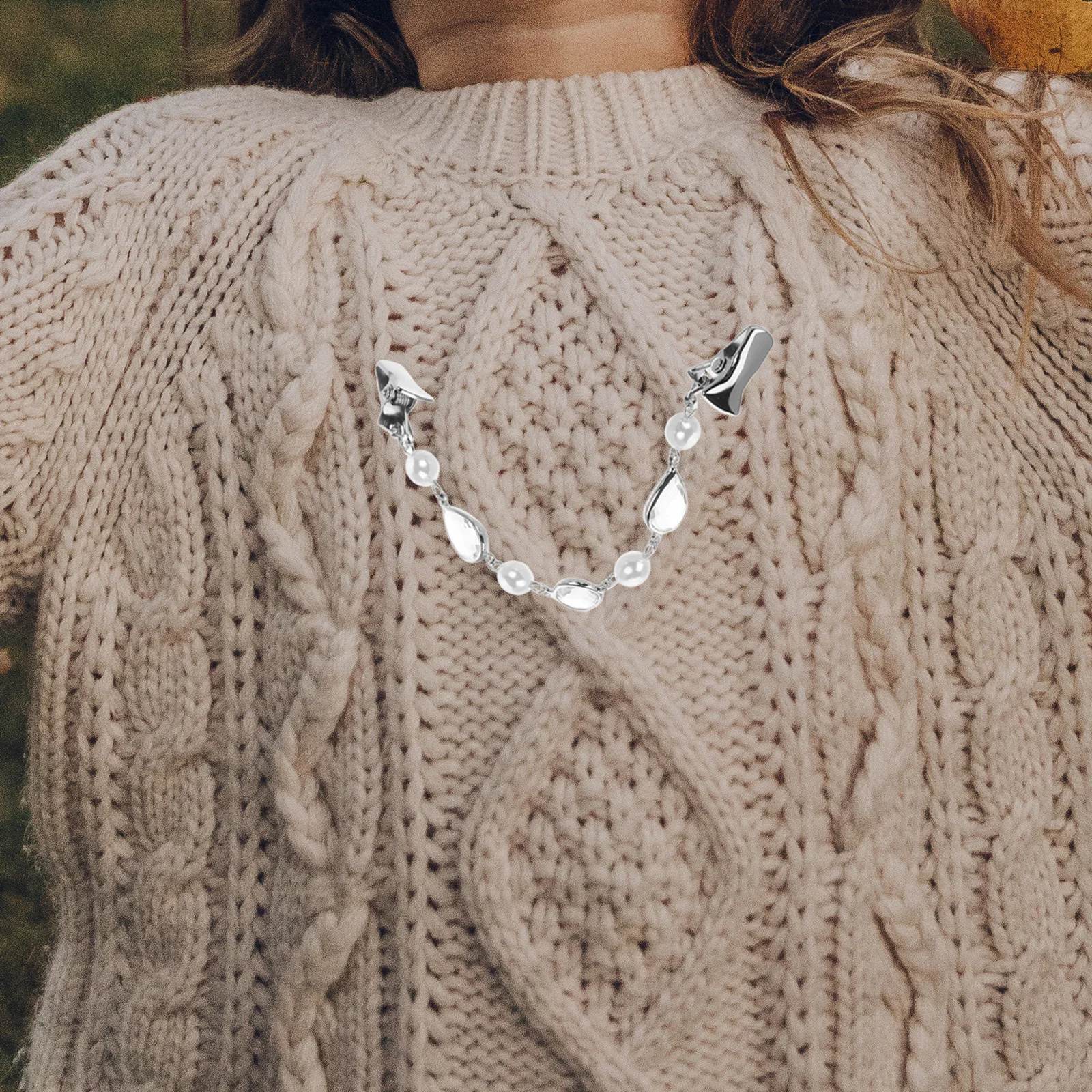 1Set Crystal Cardigan Clips Elegant Rhinestone Alloy Design Anti-Peep Shawl Clip for Women Fashion Waist Cinch Dress Chain
1Set Crystal Cardigan Clips Elegant Rhinestone Alloy Design Anti-Peep Shawl Clip for Women Fashion Waist Cinch Dress Chain