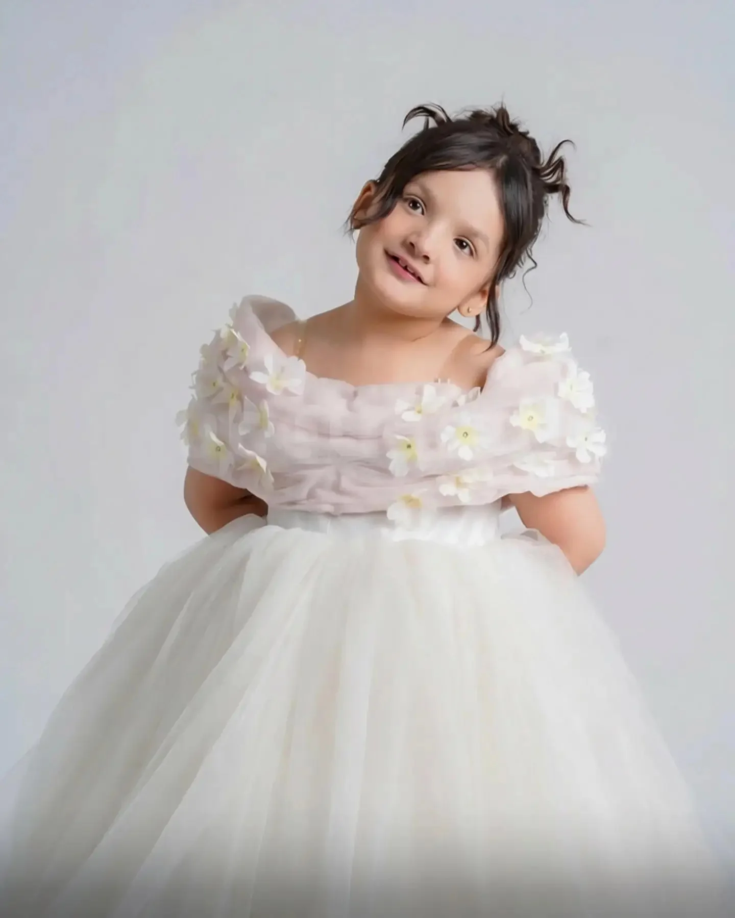 Elegant Off Shoulder Flower Girl Dress For Wedding Applique Tulle for Little Girls Ball Gowns Birthday Party Dress Customized
Elegant Off Shoulder Flower Girl Dress For Wedding Applique Tulle for Little Girls Ball Gowns Birthday Party Dress Customized
