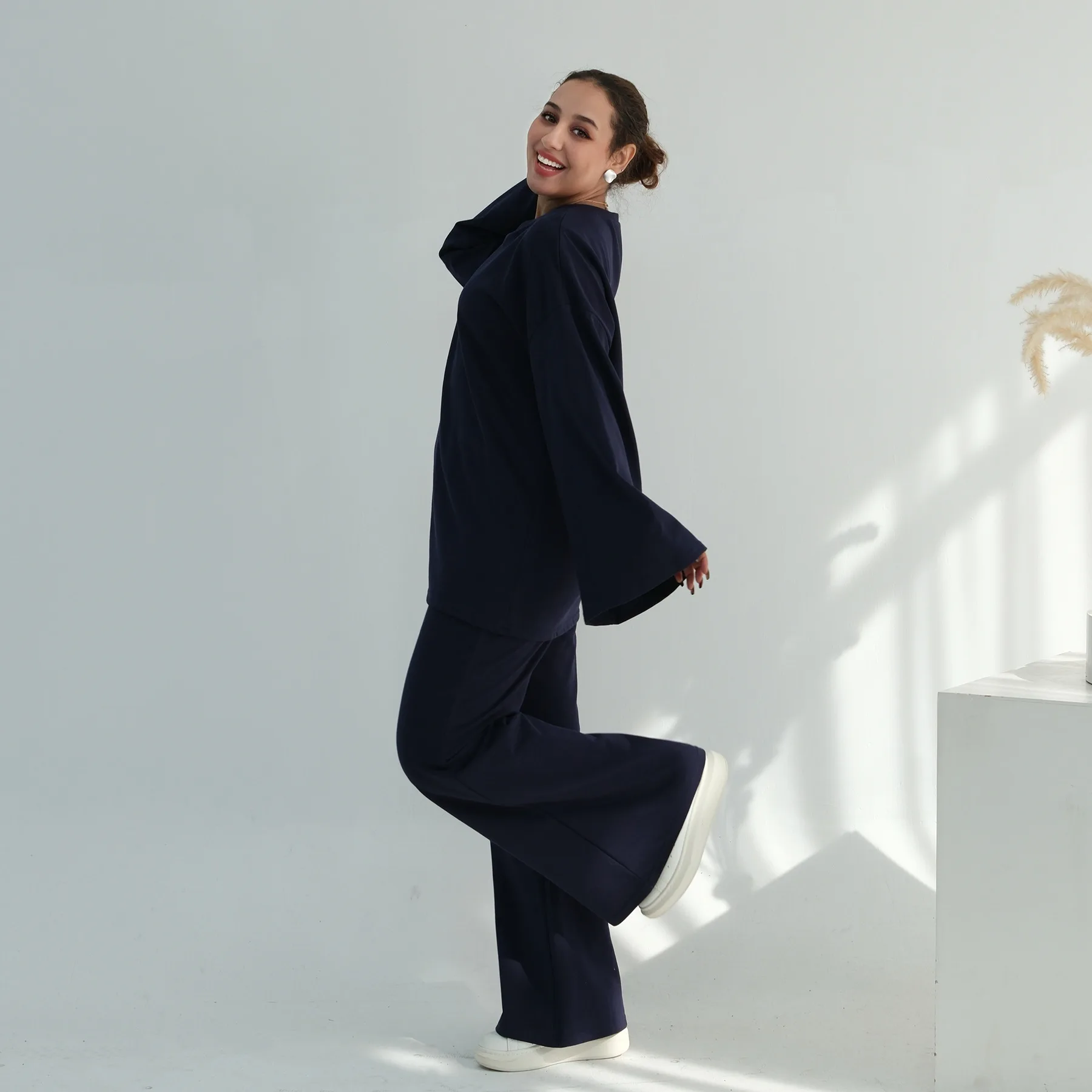 Женский мусульманский спортивный костюм с поясом, скромная исламская одежда, топы и брюки, костюм, арабский халат, Абая, Femme Musulmane, ансамбли
Женский мусульманский спортивный костюм с поясом, скромная исламская одежда, топы и брюки, костюм, арабский халат, Абая, Femme Musulmane, ансамбли