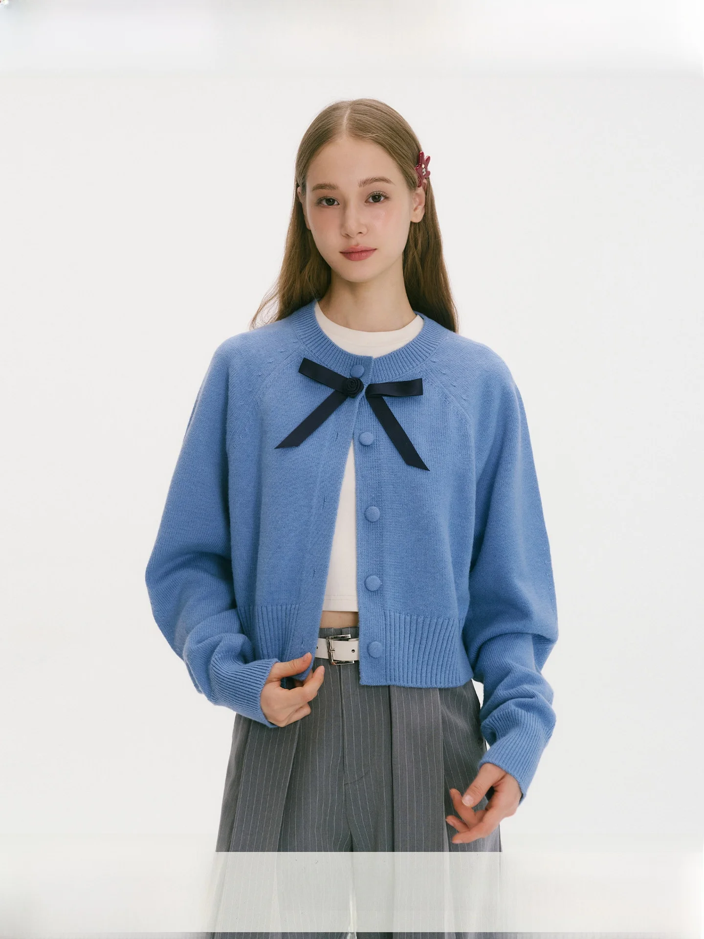 Синий вязаный кардиган в корейском стиле с узором «черничный матча», свободного кроя, с длинными рукавами, для женщин
Синий вязаный кардиган в корейском стиле с узором «черничный матча», свободного кроя, с длинными рукавами, для женщин