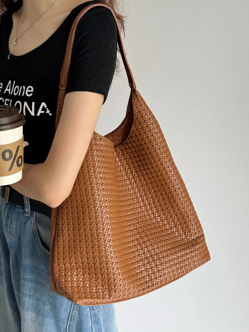 CGCBAG Vintage Weaving Tote Bag For Women Designer Luxury Shoulder Bag Casual Lage Capacity Crossbody Bag Ladies Handbags
CGCBAG Vintage Weaving Tote Bag For Women Designer Luxury Shoulder Bag Casual Lage Capacity Crossbody Bag Ladies Handbags