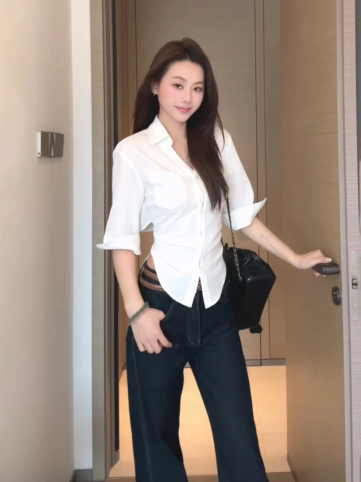 Elegant Long Sleeve Shirt Women's Design Sense Belt Knot Waist Slimming Beautiful Top French Style Flip Collar
Elegant Long Sleeve Shirt Women's Design Sense Belt Knot Waist Slimming Beautiful Top French Style Flip Collar