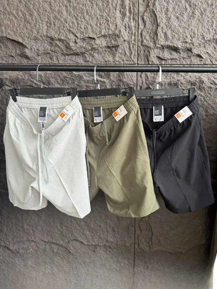 Functionality Meets Style: Seamless Sealed-Glue Laser-Punched Outdoor Men's Quick-Dry Breathable Short Sports Shorts
Functionality Meets Style: Seamless Sealed-Glue Laser-Punched Outdoor Men's Quick-Dry Breathable Short Sports Shorts