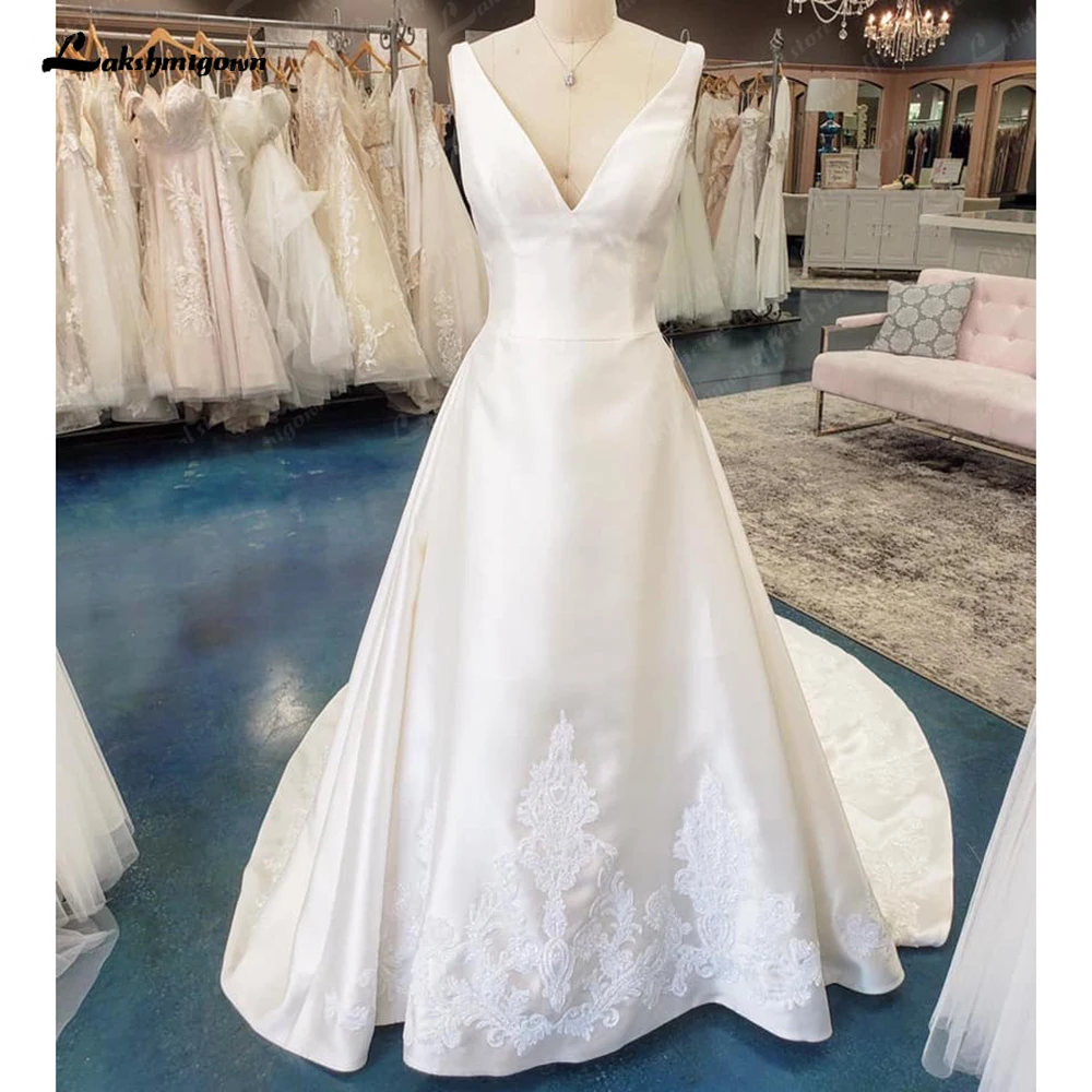 Lakshmigown Plunging V Neck Lace Beach Satin Boho Wedding Gown Open Back 2024 Bridal Dress Women Robe de mariee
Lakshmigown Plunging V Neck Lace Beach Satin Boho Wedding Gown Open Back 2024 Bridal Dress Women Robe de mariee