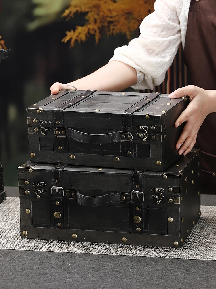 Retro Handheld Wood Box Large Capacity Miscellaneous Goods Cultural Play Decoration Antique Storage Box Photography Prop Box
Retro Handheld Wood Box Large Capacity Miscellaneous Goods Cultural Play Decoration Antique Storage Box Photography Prop Box
