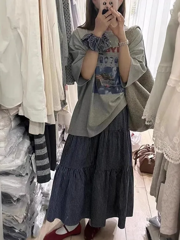 Retro American Letter Print T-Shirt Women's Short Sleeve Top with Plaid Skirt And Hair Tie Three Piece Set Summer Fashion
Retro American Letter Print T-Shirt Women's Short Sleeve Top with Plaid Skirt And Hair Tie Three Piece Set Summer Fashion