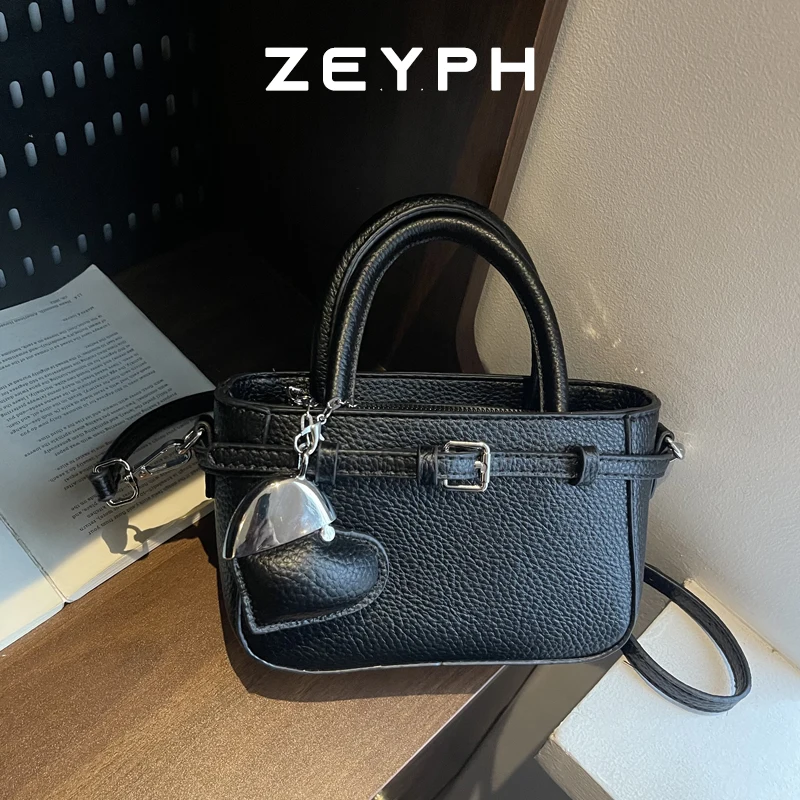 Zeyph Buckle Pebbled Simple Model Trampit Underarm Bag Women's Four Seasons Style Shoulder Bag Women's 2025 New Trend Y2K Tote
Zeyph Buckle Pebbled Simple Model Trampit Underarm Bag Women's Four Seasons Style Shoulder Bag Women's 2025 New Trend Y2K Tote