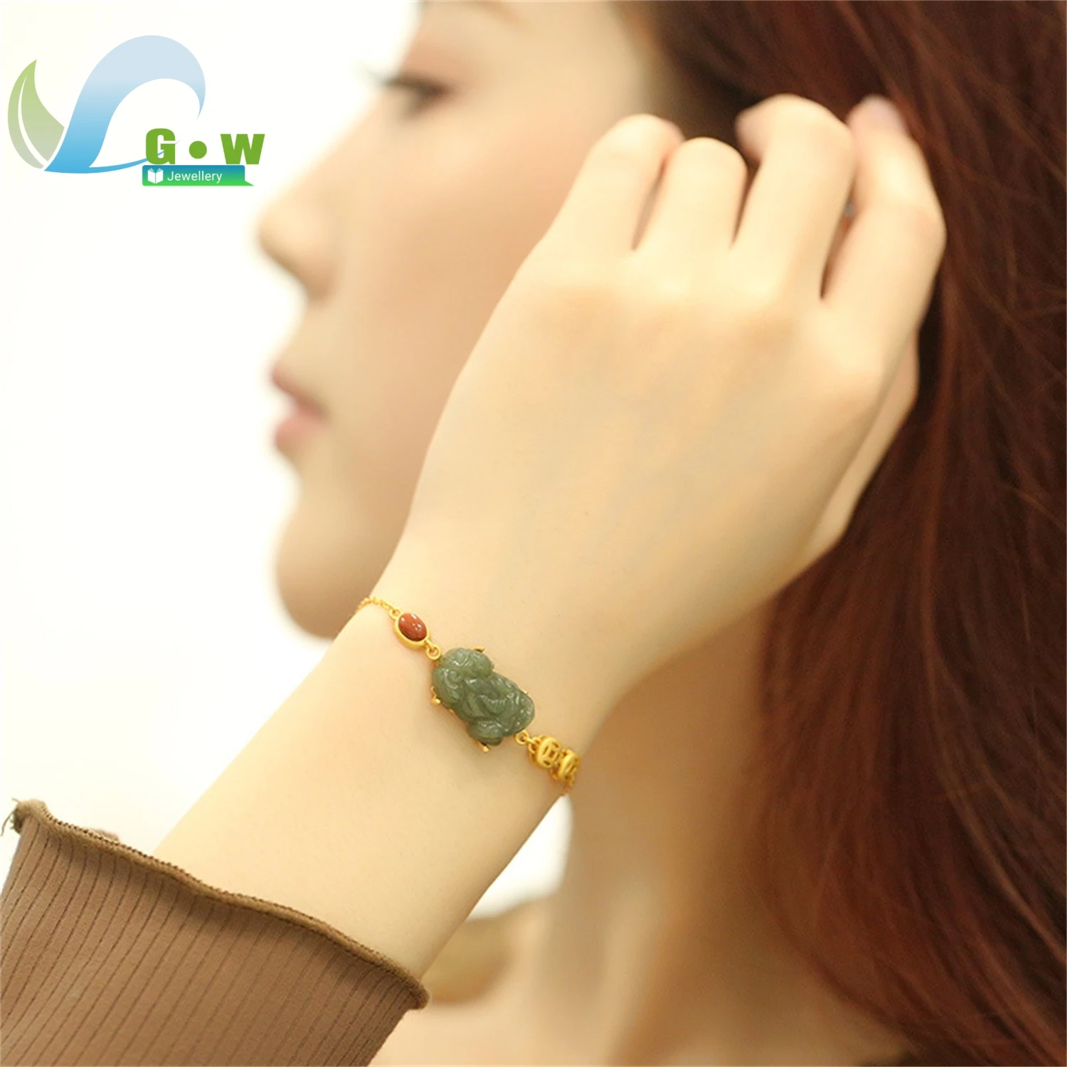 Элегантный женский Hetian Jade Qiemo, синий маленький серебряный браслет Pixiu с южным красным агатом и бусинами, духовный подарок
Элегантный женский Hetian Jade Qiemo, синий маленький серебряный браслет Pixiu с южным красным агатом и бусинами, духовный подарок