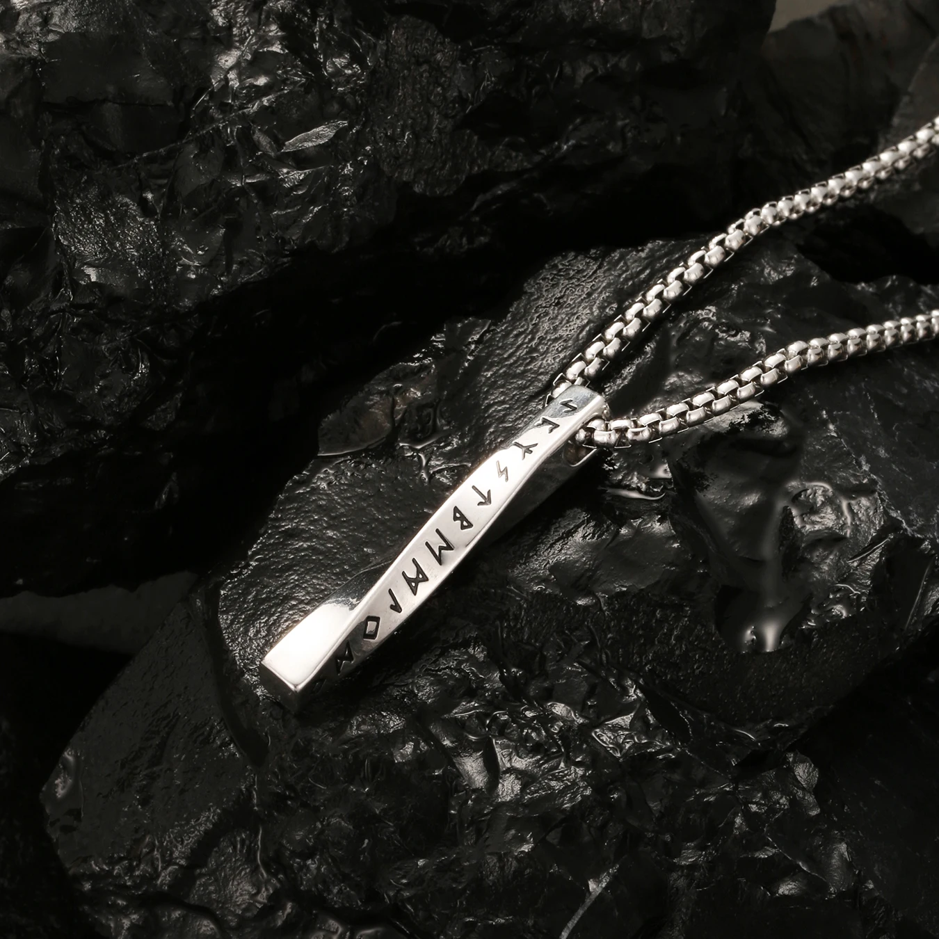 1PC Vintage Stainless Steel Viking Rune Necklace for Men Geometric Mobius Twisted Long Bar Necklace Men Jewelry Collier Homme
1PC Vintage Stainless Steel Viking Rune Necklace for Men Geometric Mobius Twisted Long Bar Necklace Men Jewelry Collier Homme