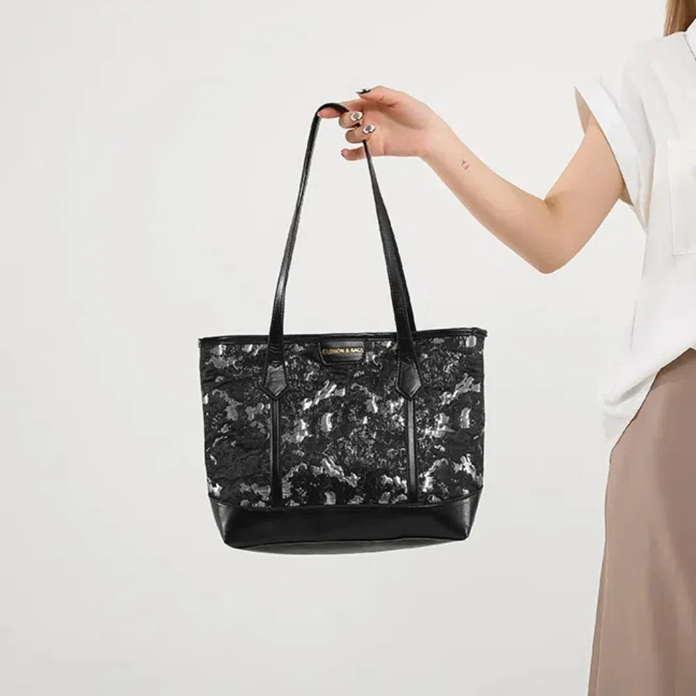 Casual Zipper Embroidered Tote Bag Large Capacity Printed Satin Shoulder Bag Soft Chinese Style PU Ladies Handbag Work
Casual Zipper Embroidered Tote Bag Large Capacity Printed Satin Shoulder Bag Soft Chinese Style PU Ladies Handbag Work