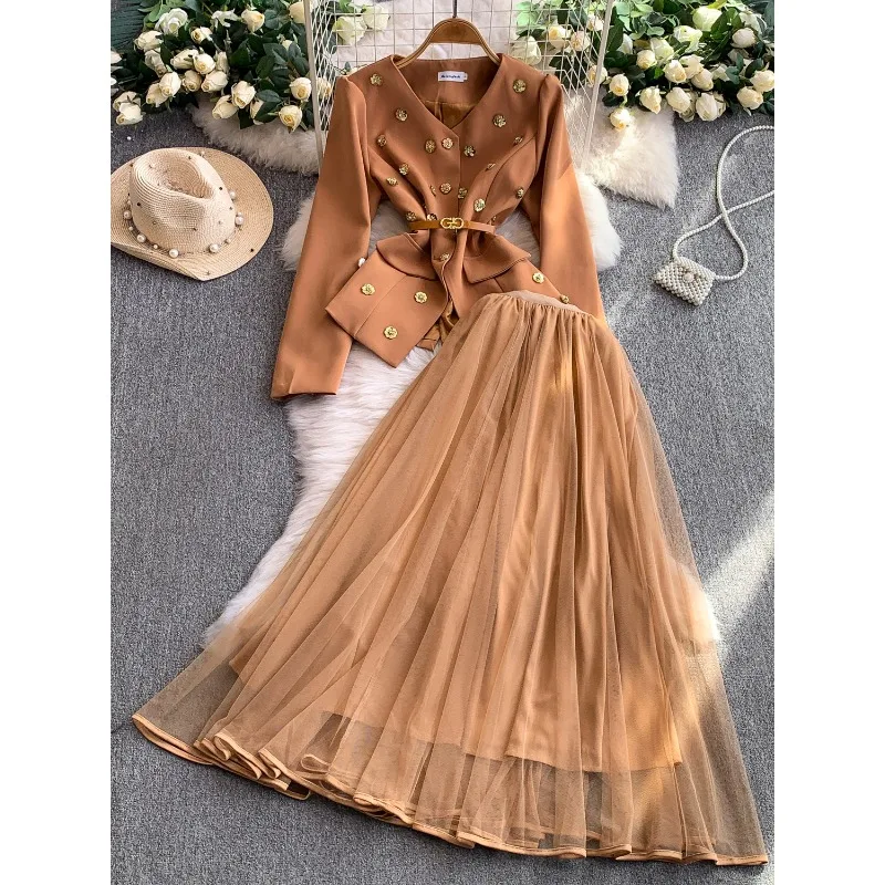 Two-piece Sets European American Style Metal Floral Buckle Suit Waist Cinching Slimming Jacket + Fairy Mesh Long Skirt
Two-piece Sets European American Style Metal Floral Buckle Suit Waist Cinching Slimming Jacket + Fairy Mesh Long Skirt
