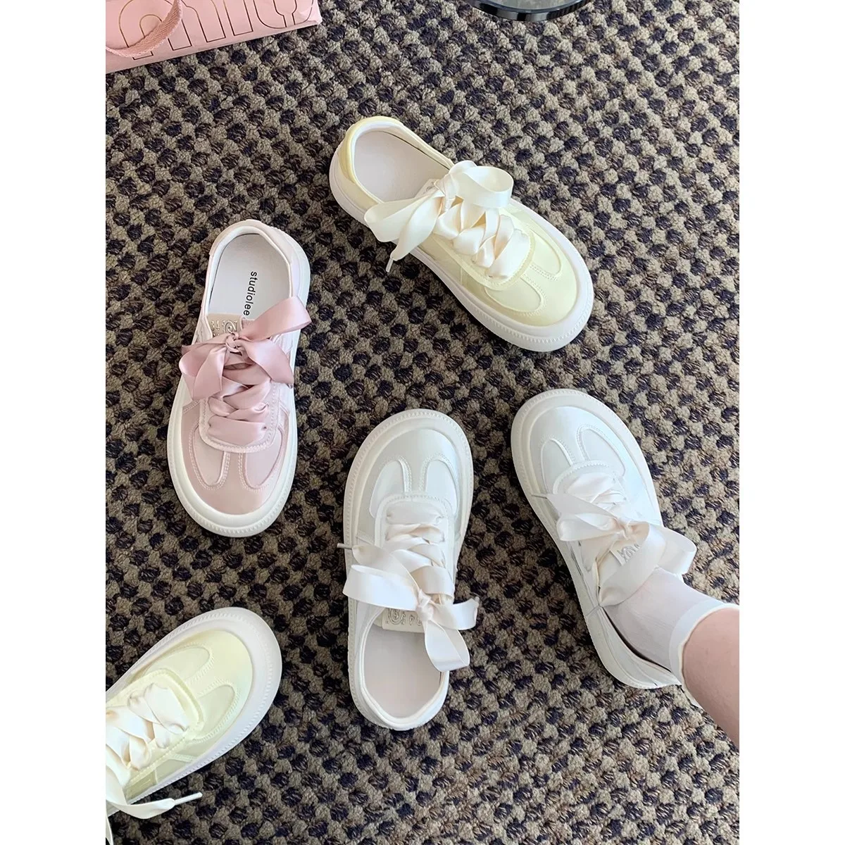 Women's Height Increasing Thick Soled Silk Lace Up Casual Shoes Women's Vulcanized Shoes
Women's Height Increasing Thick Soled Silk Lace Up Casual Shoes Women's Vulcanized Shoes