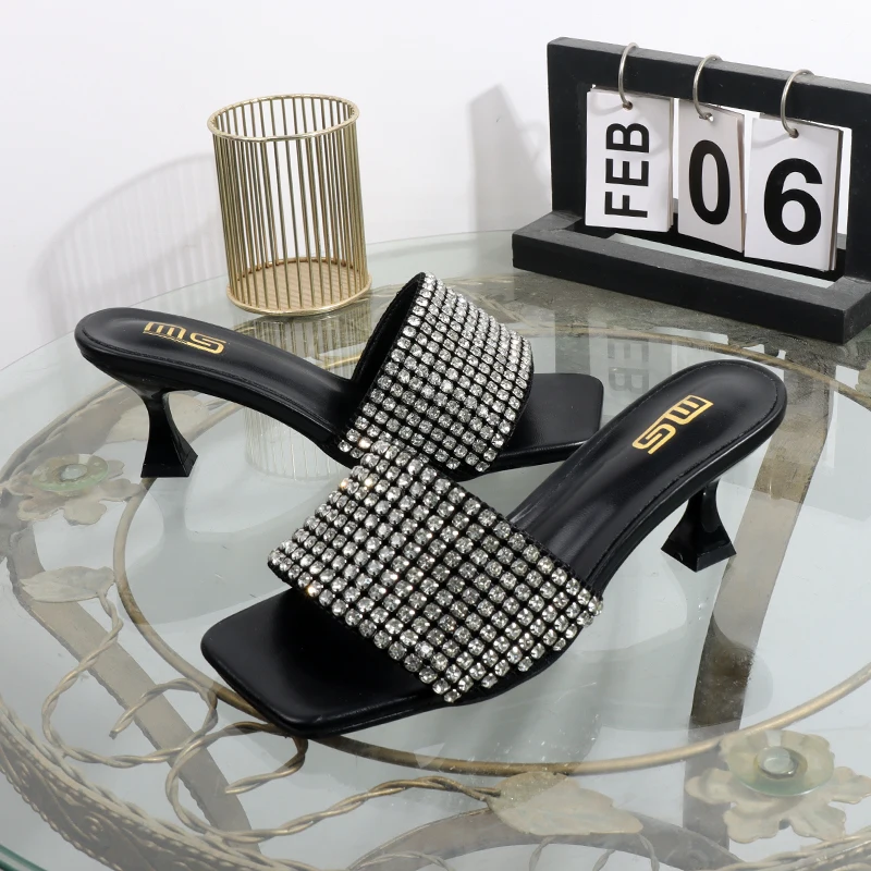 Luxurious and elegant rhinestone slippers 2025 summer square toe thin heels sandals wear party fashion slippers women's shoes
Luxurious and elegant rhinestone slippers 2025 summer square toe thin heels sandals wear party fashion slippers women's shoes