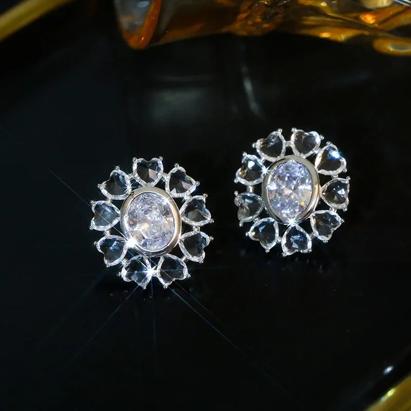 New Color Super Flash Women's Earrings Artificial Zircon Copper Material High-end Light Luxury Niche Design Flower Party Luxury
New Color Super Flash Women's Earrings Artificial Zircon Copper Material High-end Light Luxury Niche Design Flower Party Luxury