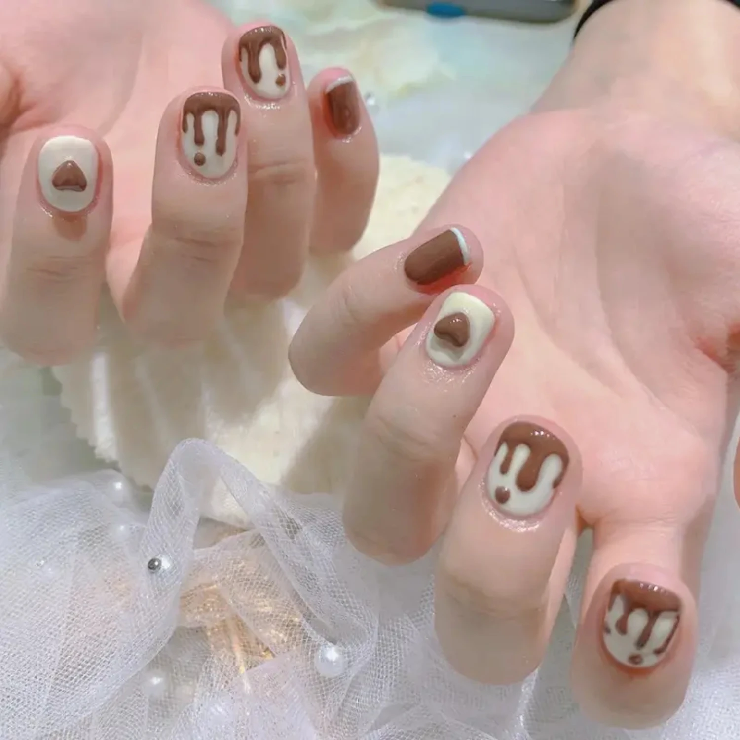 Elegant and chic new French fake nails for a touch of glamour, cute and stylish removable fake nail patches for a perfect manicu
Elegant and chic new French fake nails for a touch of glamour, cute and stylish removable fake nail patches for a perfect manicu