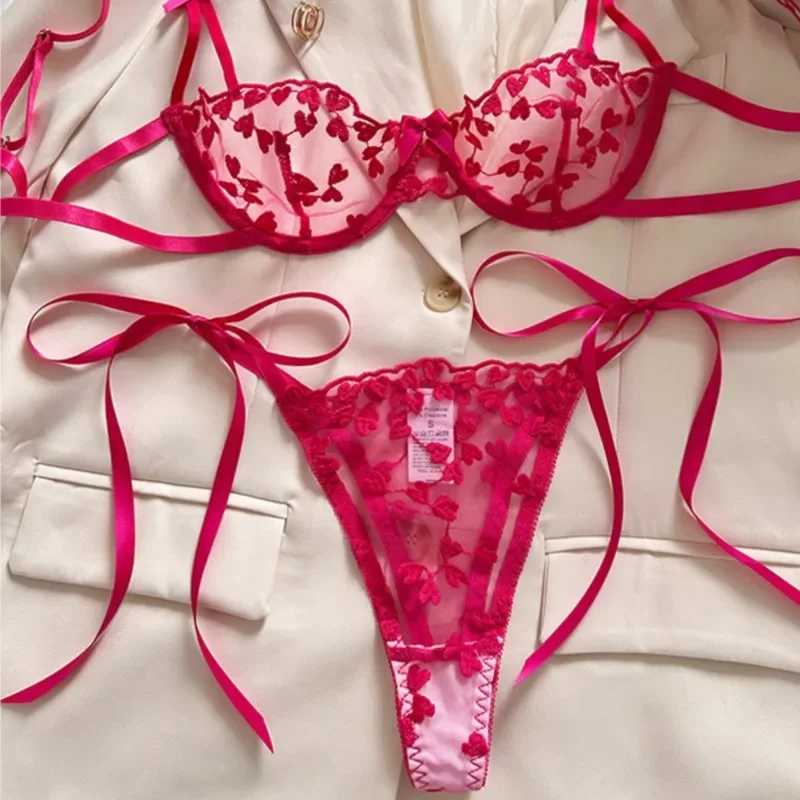 Сексуальное женское нижнее белье на косточках, бюстгальтер и трусики на бретелях, комплект из 2 предметов, прозрачная сетчатая вышивка, экзотическое фантазийное нижнее белье для женщин
Сексуальное женское нижнее белье на косточках, бюстгальтер и трусики на бретелях, комплект из 2 предметов, прозрачная сетчатая вышивка, экзотическое фантазийное нижнее белье для женщин