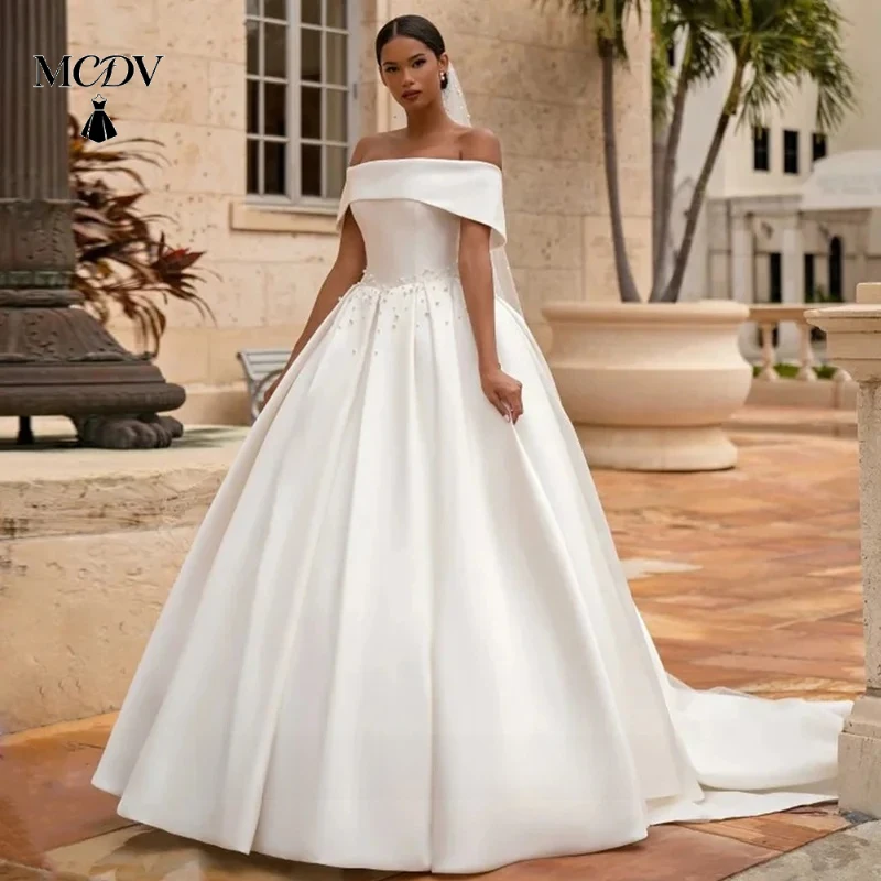 MCDV Charming Ball Gown Satin Wedding Dress Customized Boat Neck Off Shoulder Pearls Sweep Train Bridal Dresses
MCDV Charming Ball Gown Satin Wedding Dress Customized Boat Neck Off Shoulder Pearls Sweep Train Bridal Dresses