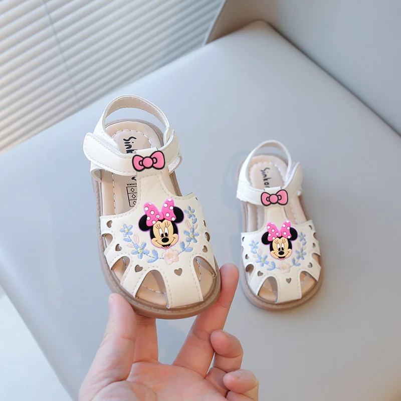 Детские сандалии с Микки Маусом для девочек, весна-лето, новая вышивка Baotou на мягкой подошве, тапочки Guofeng для девочек, обувь принцессы для малышей
Детские сандалии с Микки Маусом для девочек, весна-лето, новая вышивка Baotou на мягкой подошве, тапочки Guofeng для девочек, обувь принцессы для малышей