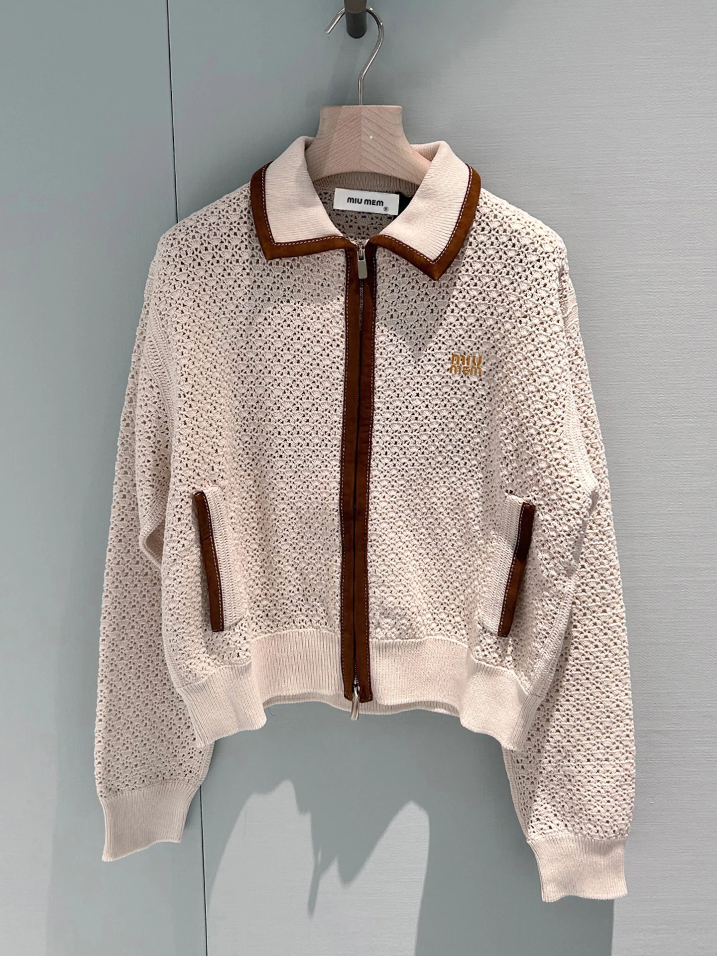 Maumau High-End Women's Knitted Open Cardigan Summer 2025 Casual Versatile Hollow out Crochet Collar Long Sve irt
Maumau High-End Women's Knitted Open Cardigan Summer 2025 Casual Versatile Hollow out Crochet Collar Long Sve irt