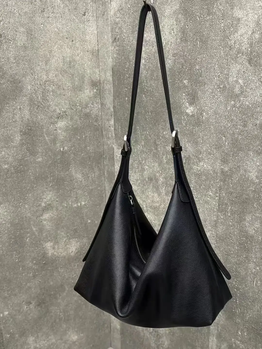 Autumn Winter Large Capaci Soft Leather Tote Bag Single oulder Crossbody Bag Plant Tanned Top Layer Cowhide Casual Simple...
Autumn Winter Large Capaci Soft Leather Tote Bag Single oulder Crossbody Bag Plant Tanned Top Layer Cowhide Casual Simple...