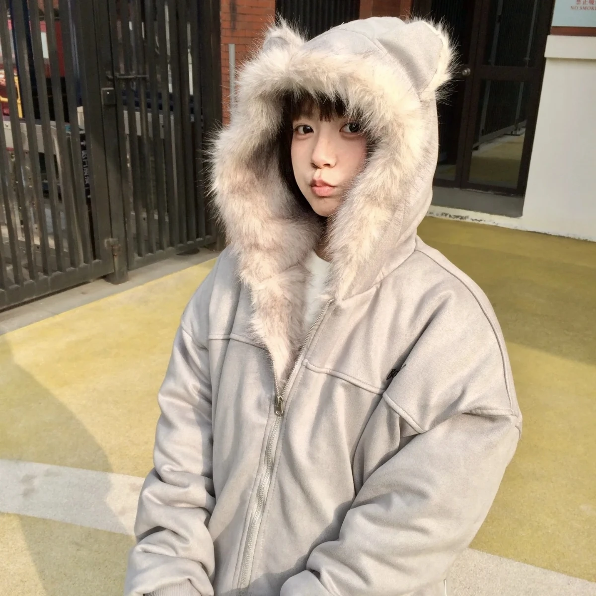 Парка женская уличная, с высоким воротником, узором «ёлочка», подолом «платок», скрытыми пуговицами, силуэт «песочные часы», длина до бёдер, для занятий спортом
Парка женская уличная, с высоким воротником, узором «ёлочка», подолом «платок», скрытыми пуговицами, силуэт «песочные часы», длина до бёдер, для занятий спортом