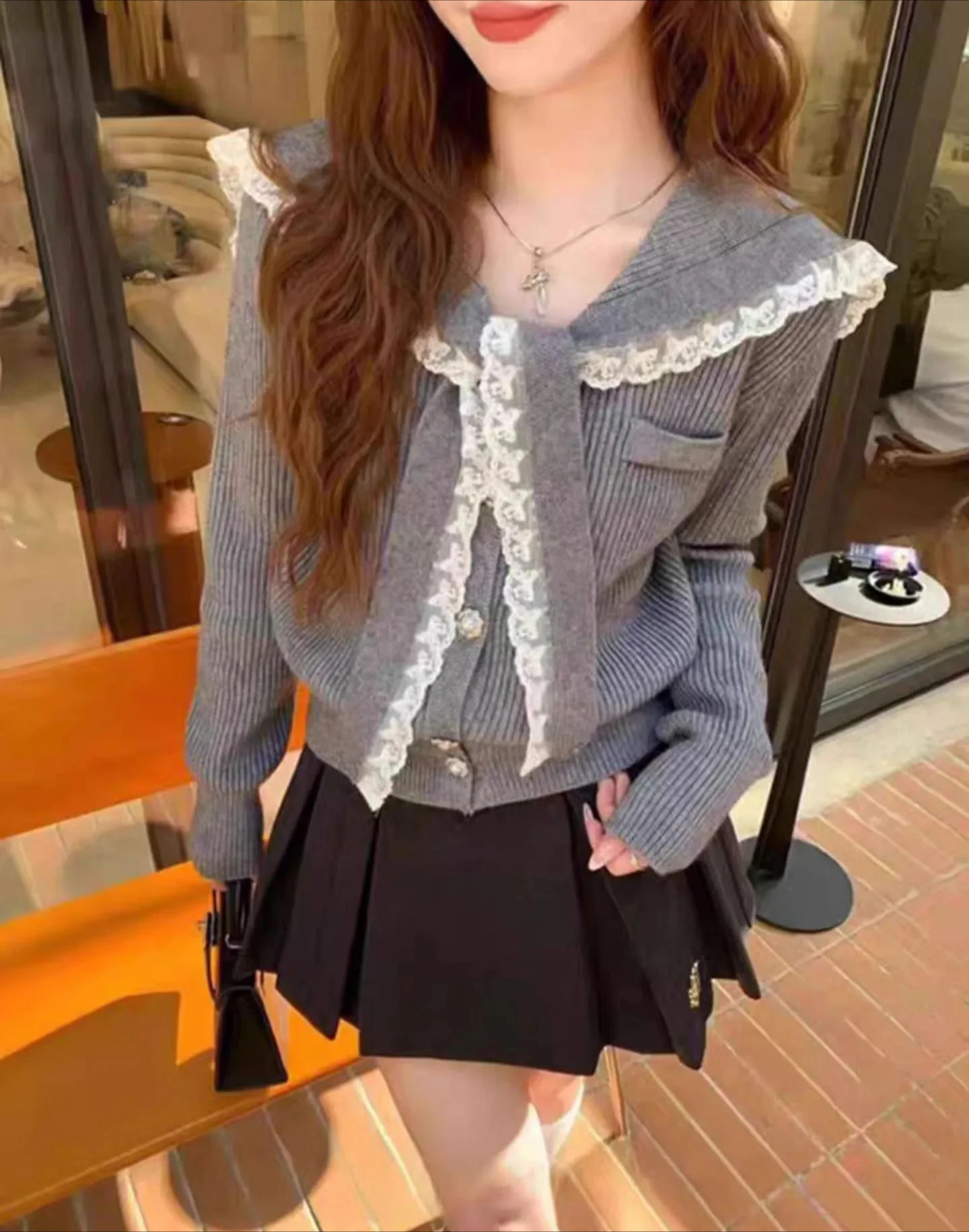 Вязаный кружевной лоскутный воротник с запахом, женский кардиган, ранняя осень, Новое поступление, универсальная верхняя одежда для похудения
Вязаный кружевной лоскутный воротник с запахом, женский кардиган, ранняя осень, Новое поступление, универсальная верхняя одежда для похудения