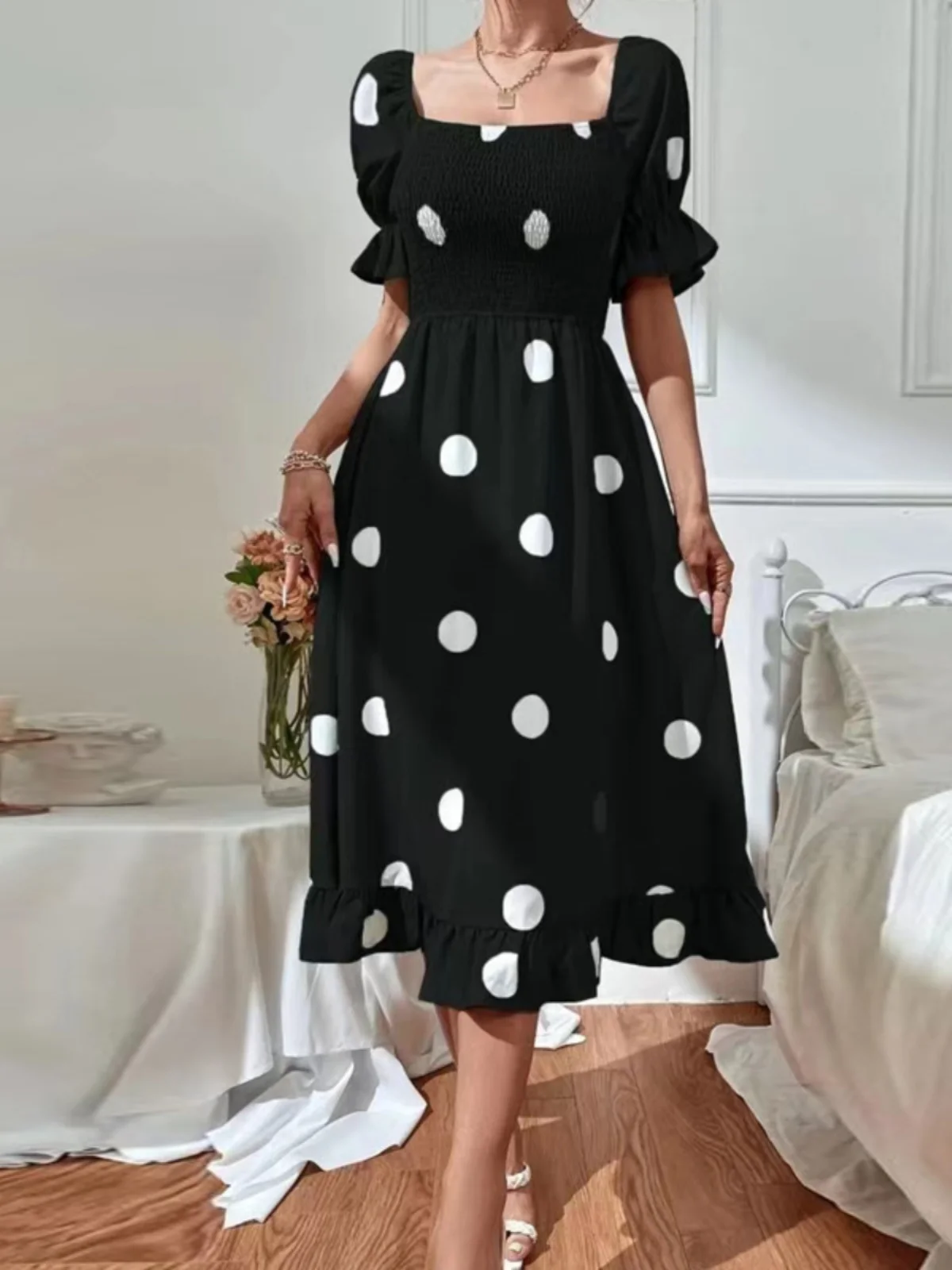 Hepburn Retro Square Collar Polka Dot A-Line Dress High Waist Slimming Knee-Length Short Sleeve Summer Dress
Hepburn Retro Square Collar Polka Dot A-Line Dress High Waist Slimming Knee-Length Short Sleeve Summer Dress