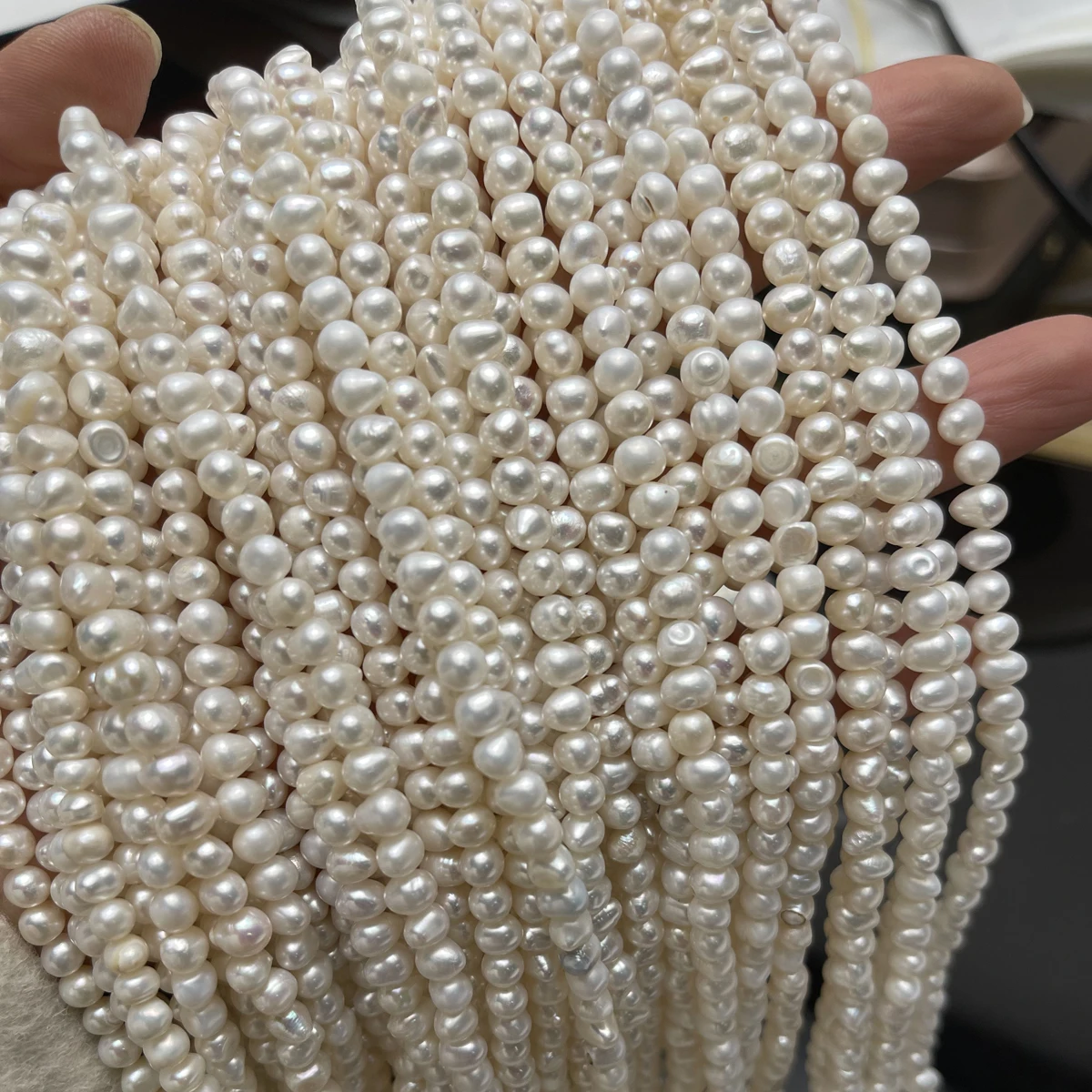 4-5mm White Oval-shaped Sparkly Natural Freshwater Pearl for Jewelry Making DIY Necklace Earrings Bracelet Accessory Women Gift
4-5mm White Oval-shaped Sparkly Natural Freshwater Pearl for Jewelry Making DIY Necklace Earrings Bracelet Accessory Women Gift