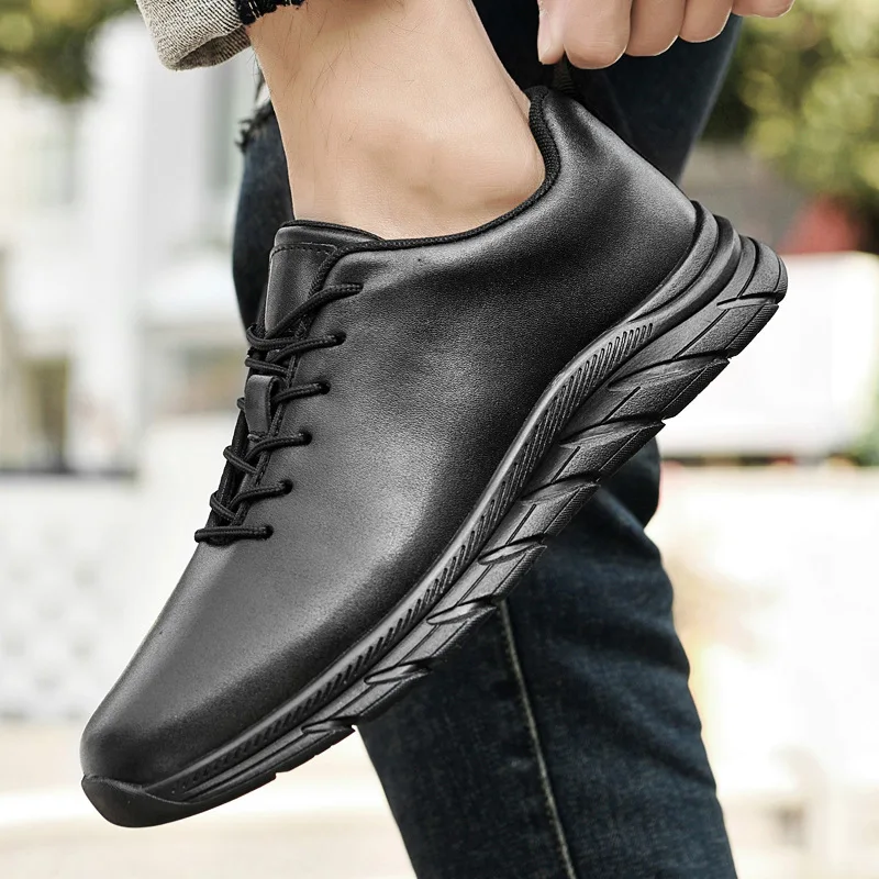 Men's summer breathable lace-up casual sports shoes with soft woven soles for easy daily work are anti-slip and wear-resistant
Men's summer breathable lace-up casual sports shoes with soft woven soles for easy daily work are anti-slip and wear-resistant
