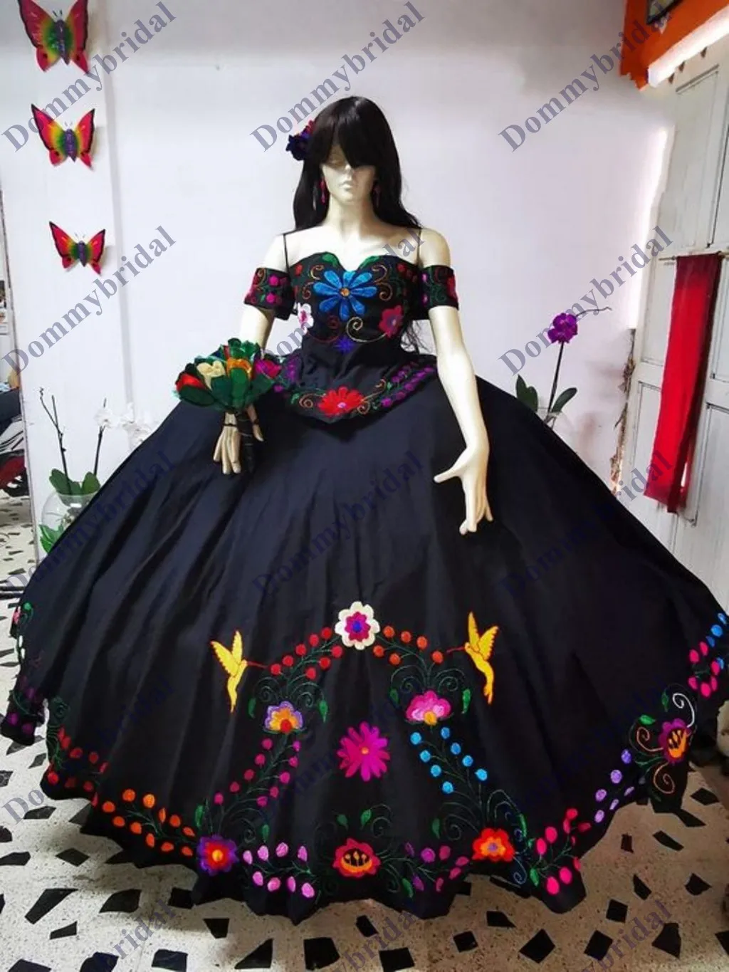 Сексуальное черное бальное платье, мексиканские платья Charro Quinceanera с открытыми плечами и рукавами 2023, корсет большого размера с цветочной вышивкой
Сексуальное черное бальное платье, мексиканские платья Charro Quinceanera с открытыми плечами и рукавами 2023, корсет большого размера с цветочной вышивкой