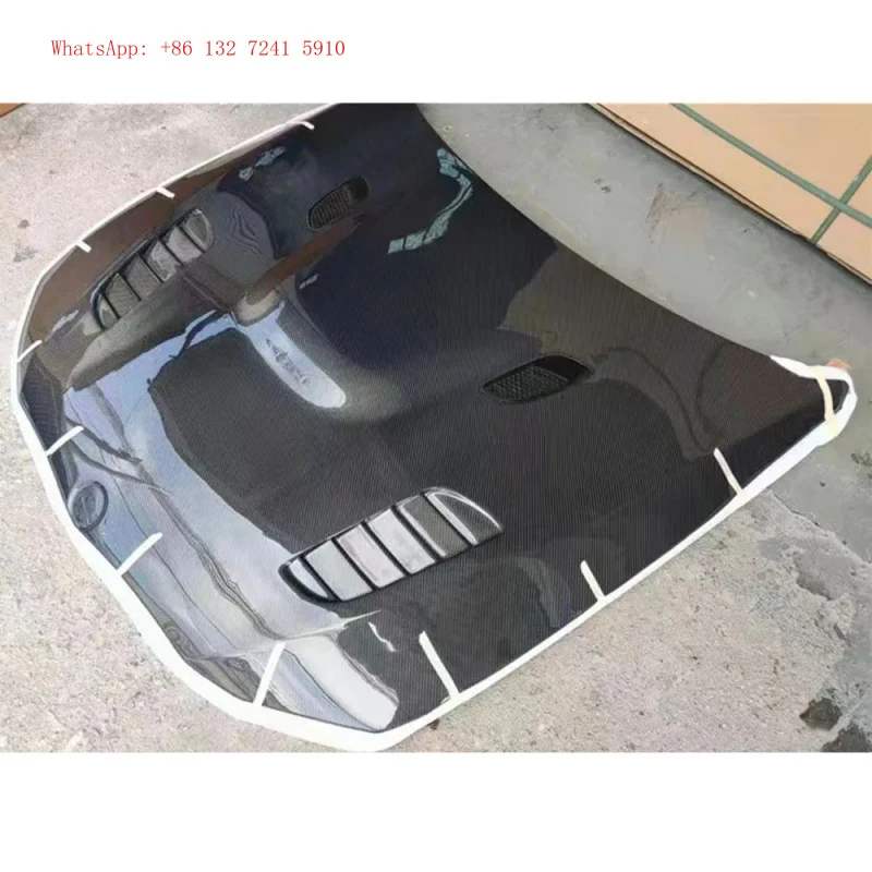 High Performance A modified carbon fiber engine cover suitable for E90 models 2008-2012, after installation and testing.
High Performance A modified carbon fiber engine cover suitable for E90 models 2008-2012, after installation and testing.