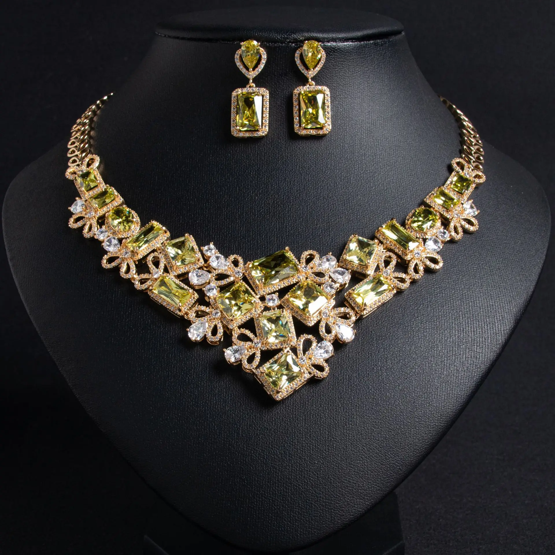 Luxury Jewellery Fashion Translucent Exaggerated Fine Irregular Necklace Earrings Dress Accessories Set Prom Bridal Party M-245
Luxury Jewellery Fashion Translucent Exaggerated Fine Irregular Necklace Earrings Dress Accessories Set Prom Bridal Party M-245
