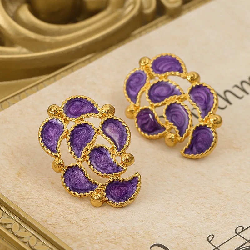 Vintage Style Floral Stud Earrings, 18K Gold Plated Brass, Sterling Silver Pin, Iris Purple Enamel, For Women
Vintage Style Floral Stud Earrings, 18K Gold Plated Brass, Sterling Silver Pin, Iris Purple Enamel, For Women