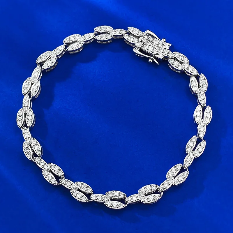 2023 New Luxury Inlaid Hip Hop Cuban Full Diamond Bracelet Couple 925 Silver Crowd Design in Europe and America
2023 New Luxury Inlaid Hip Hop Cuban Full Diamond Bracelet Couple 925 Silver Crowd Design in Europe and America