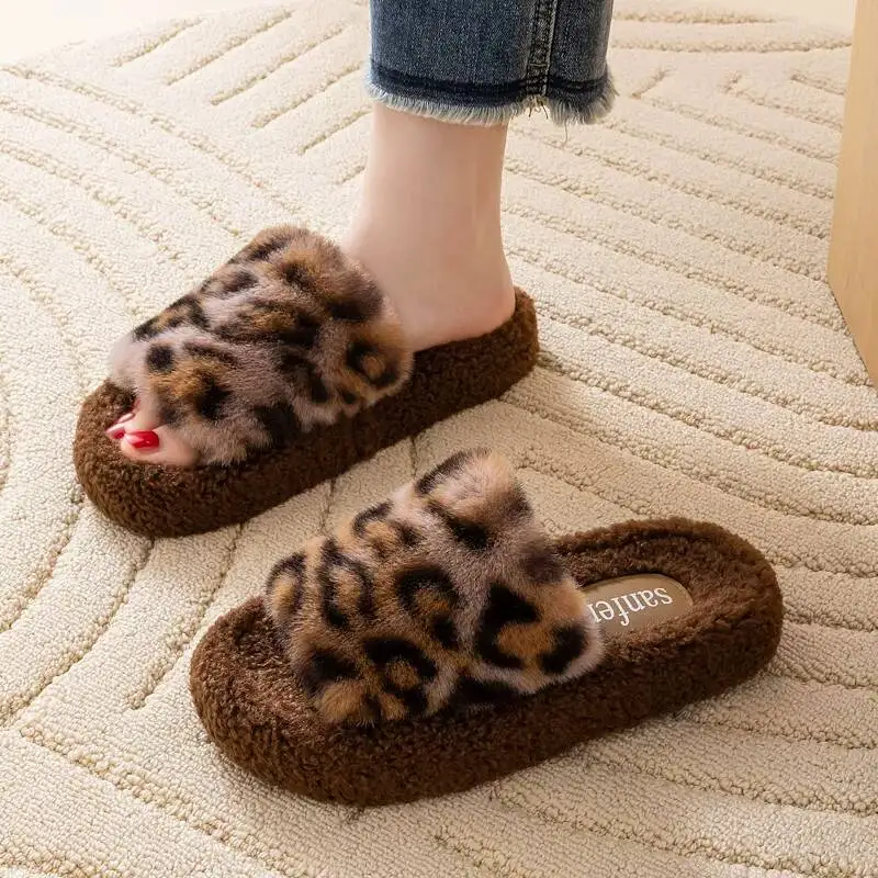 2026 Autumn Winter Trendy Leopard Print Furry Slippers Women Thick Sole One Strap Cotton Slides Versatile Outdoor Fashion Shoes
2026 Autumn Winter Trendy Leopard Print Furry Slippers Women Thick Sole One Strap Cotton Slides Versatile Outdoor Fashion Shoes