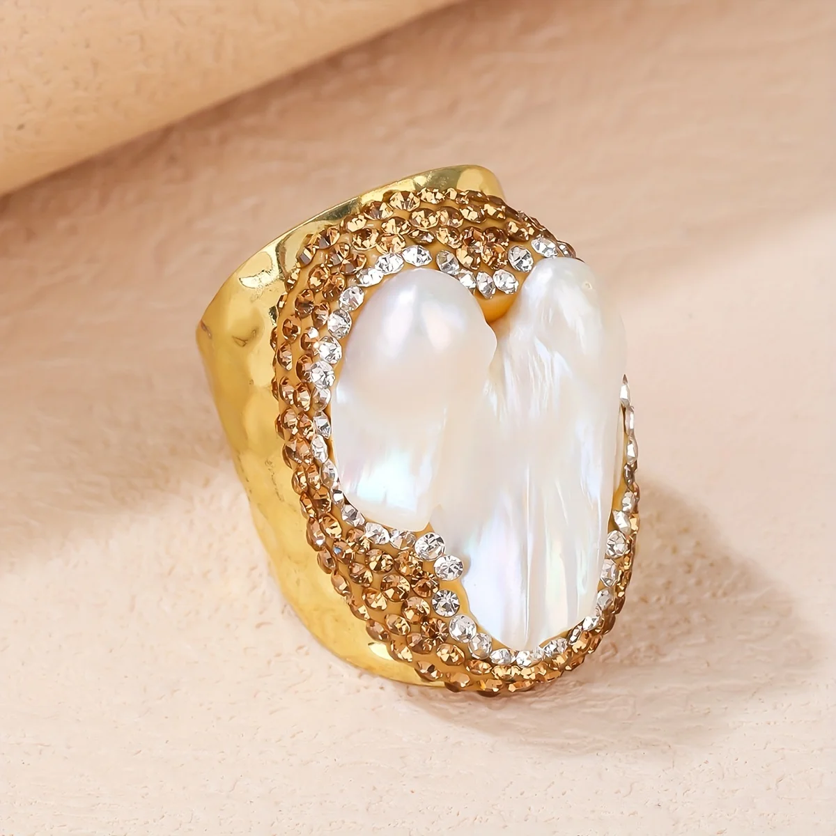 YEEVAA 1pc Baroque Style Ring Inlaid Freshwater Pearl 14k Gold Plated Wide Ring For Female Party Birthday Gift(random Shape)
YEEVAA 1pc Baroque Style Ring Inlaid Freshwater Pearl 14k Gold Plated Wide Ring For Female Party Birthday Gift(random Shape)